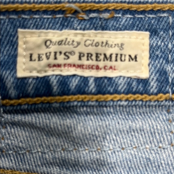Women’s Levi’s Premium Straight Leg Button Fly Jeans - Picture 2 of 10
